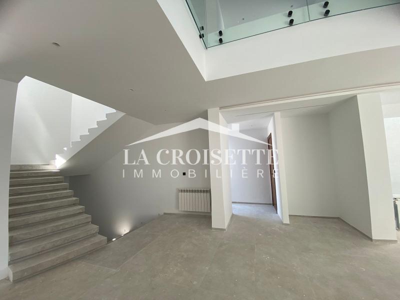 Duplex S+3 avec piscine couverte à Gammarth